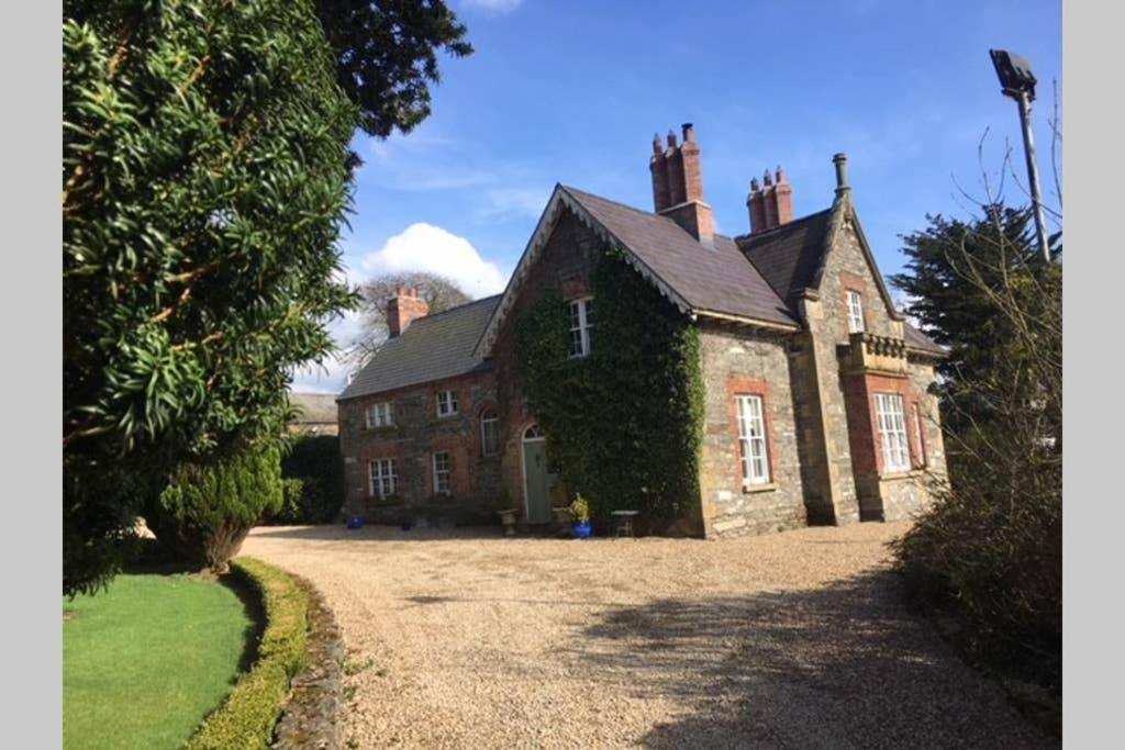 Villa Period Coachhouse Newbliss Exterior foto